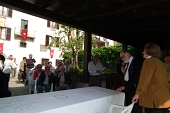 01 Ci si ritrova nel giardino del Museo